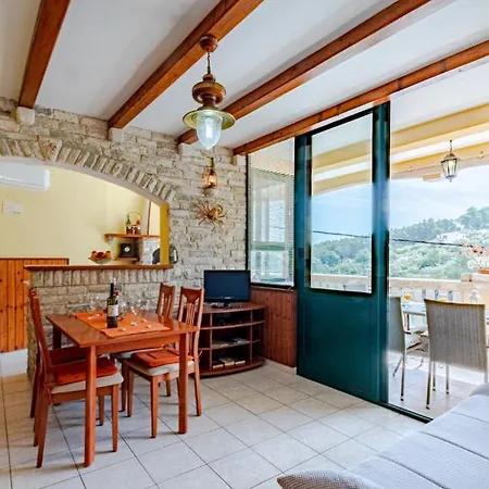 Djoni 1 By Guide Apartman Prigradica